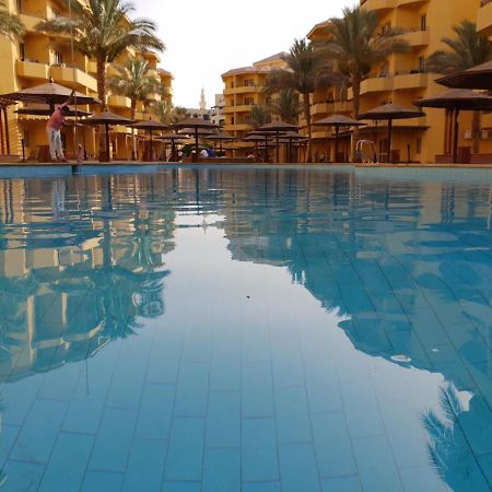 British Resort Pool View Apartments Хургада Екстериор снимка