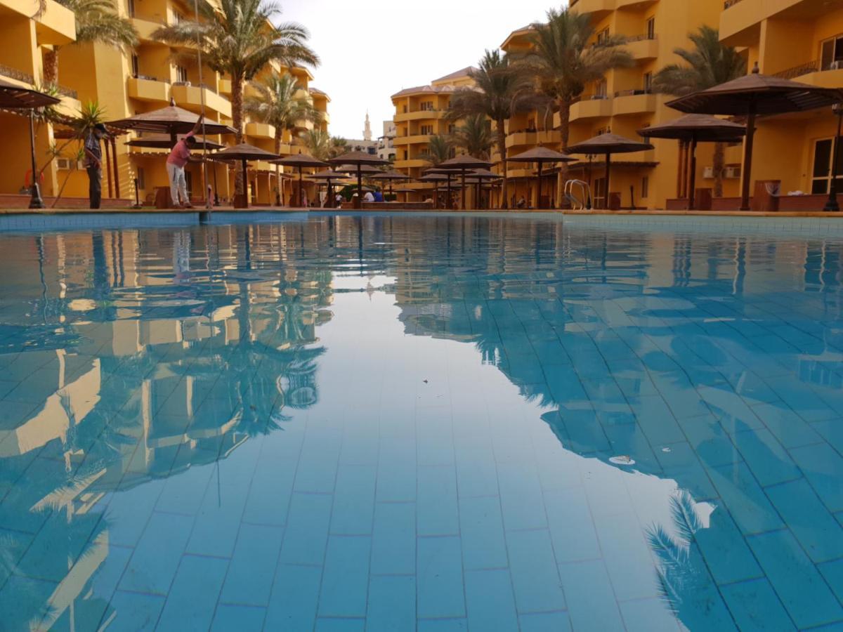 British Resort Pool View Apartments Хургада Екстериор снимка