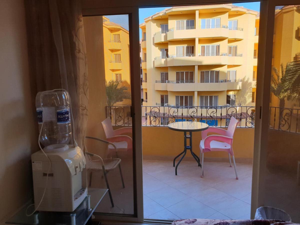 British Resort Pool View Apartments Хургада Екстериор снимка