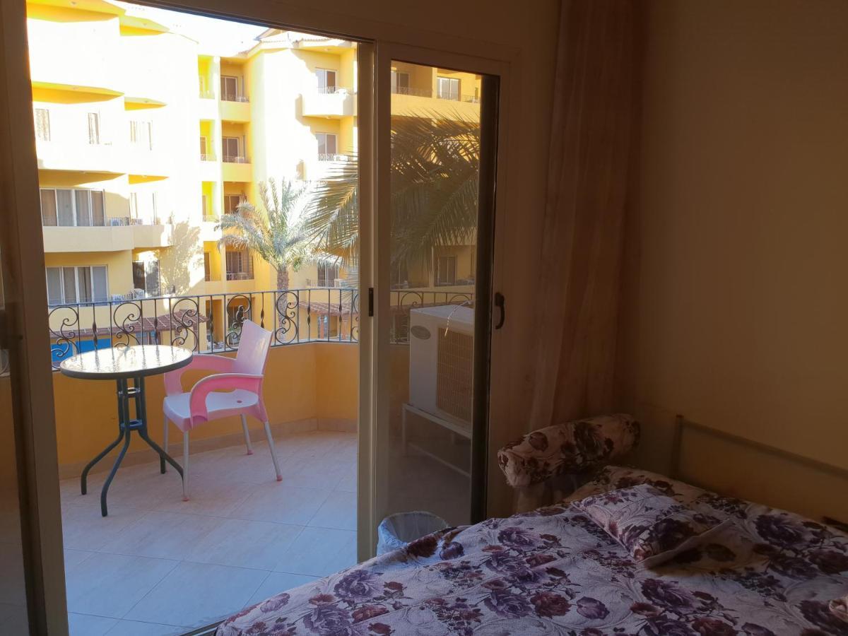 British Resort Pool View Apartments Хургада Екстериор снимка