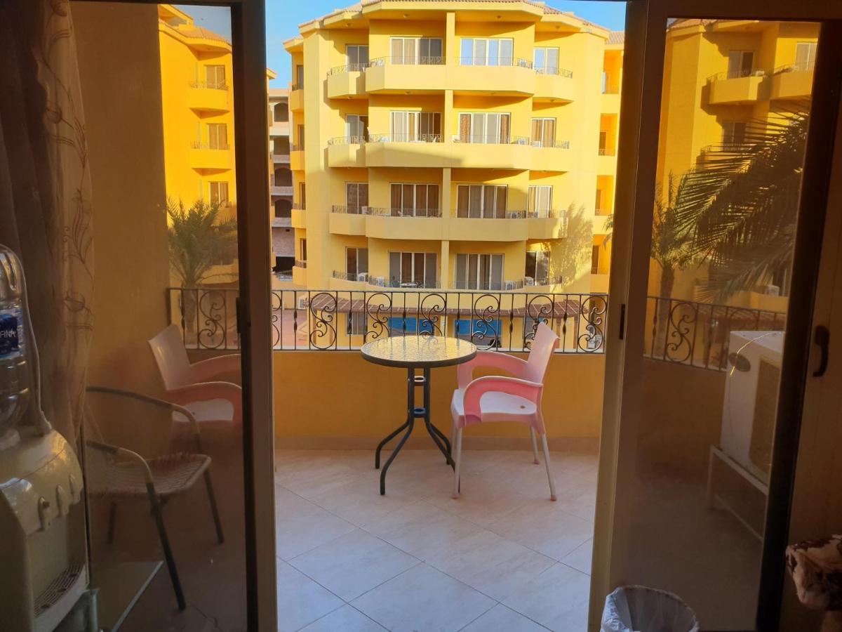 British Resort Pool View Apartments Хургада Екстериор снимка