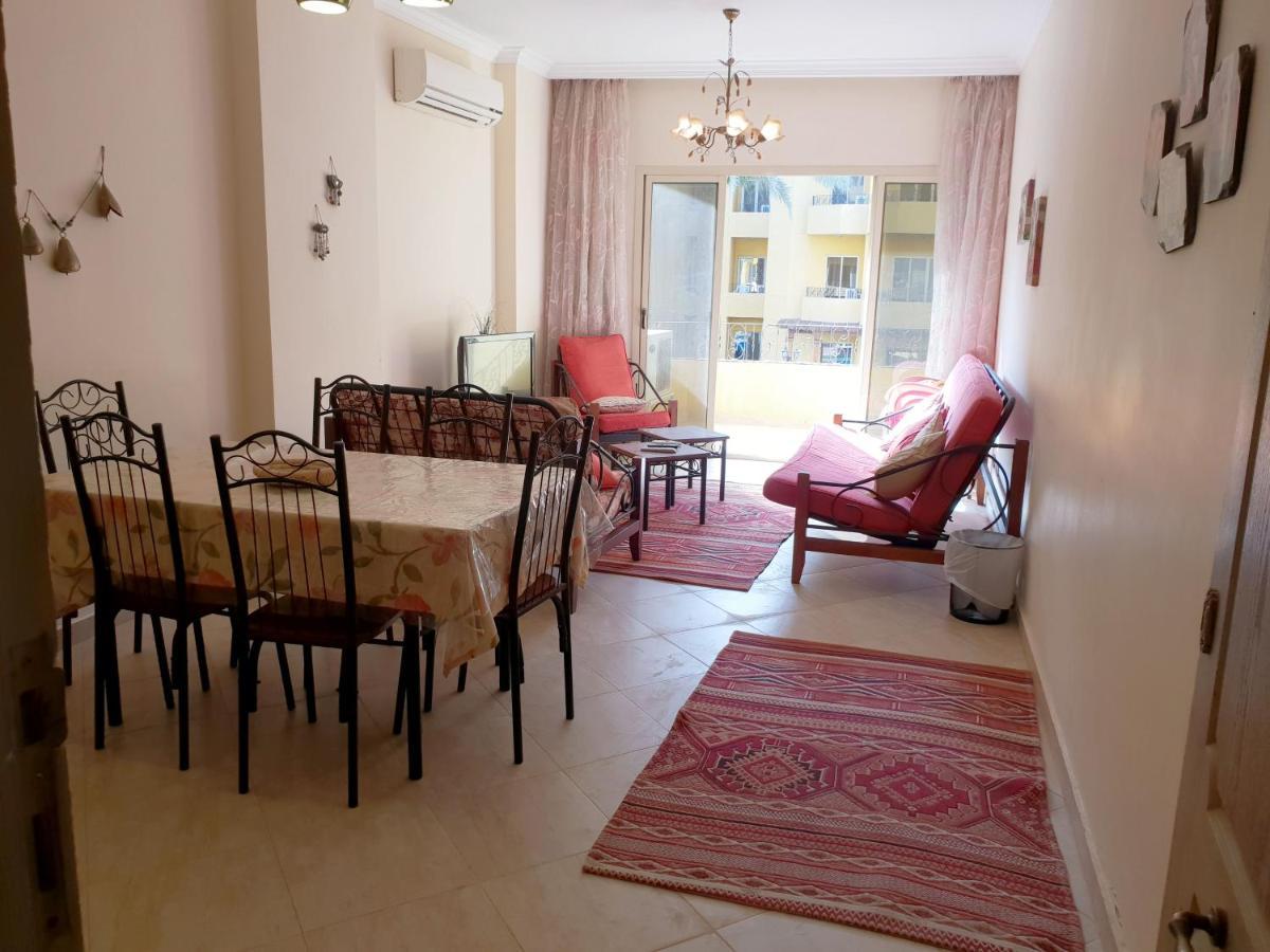 British Resort Pool View Apartments Хургада Екстериор снимка