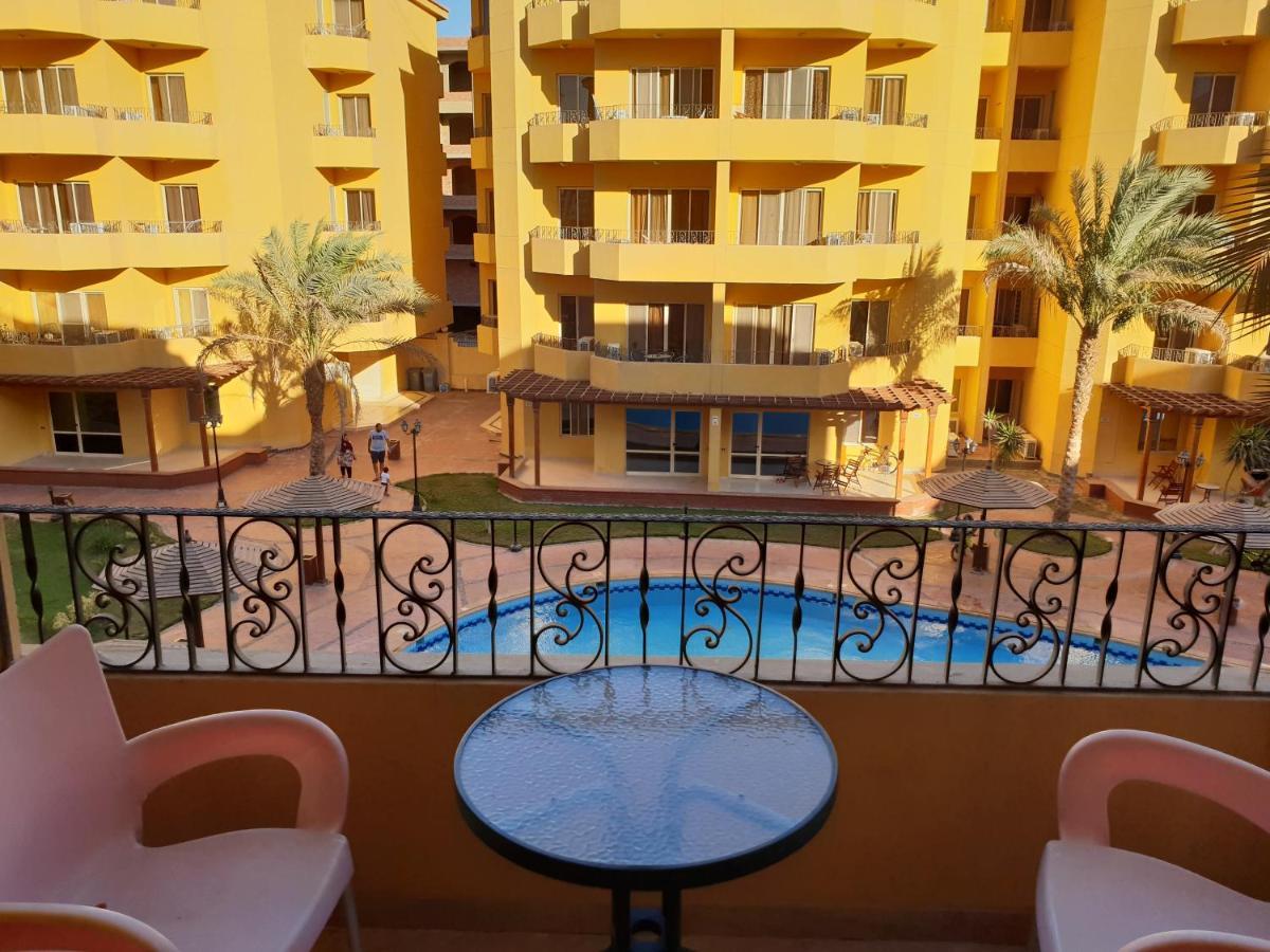 British Resort Pool View Apartments Хургада Екстериор снимка