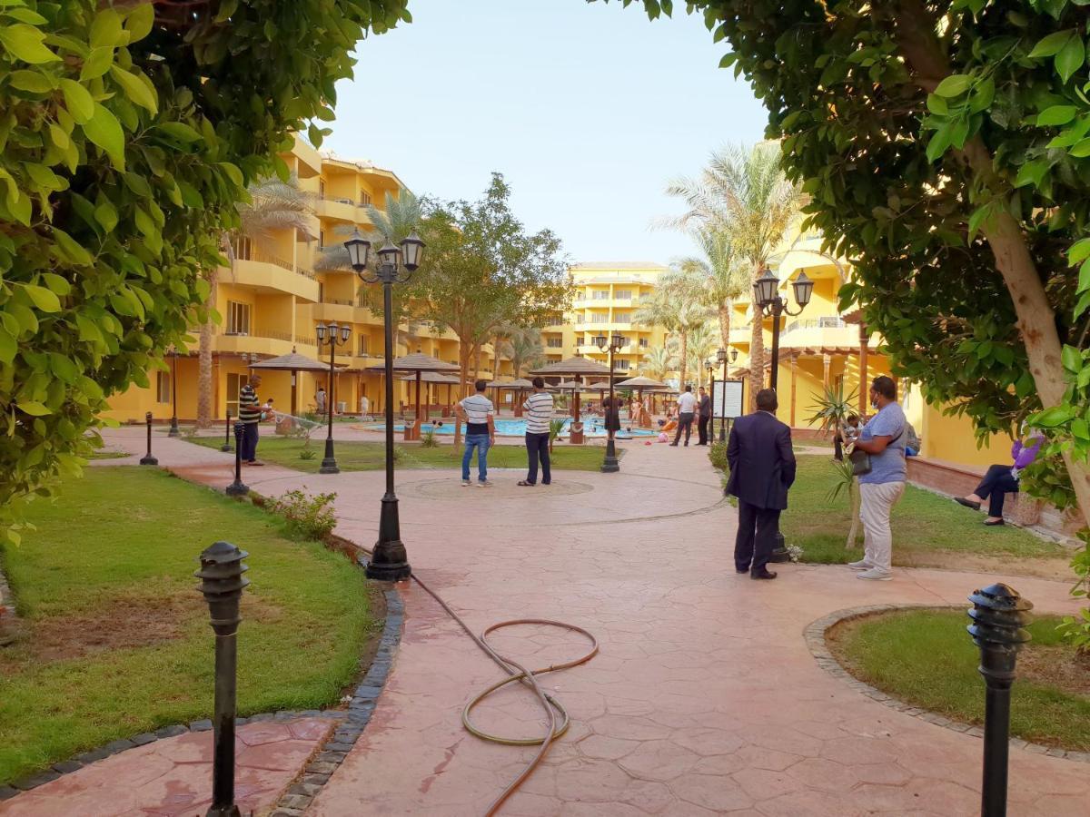 British Resort Pool View Apartments Хургада Екстериор снимка