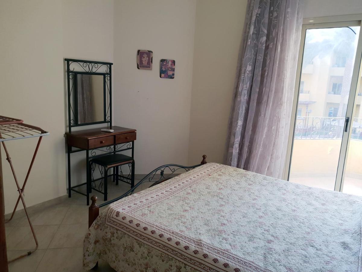 British Resort Pool View Apartments Хургада Екстериор снимка